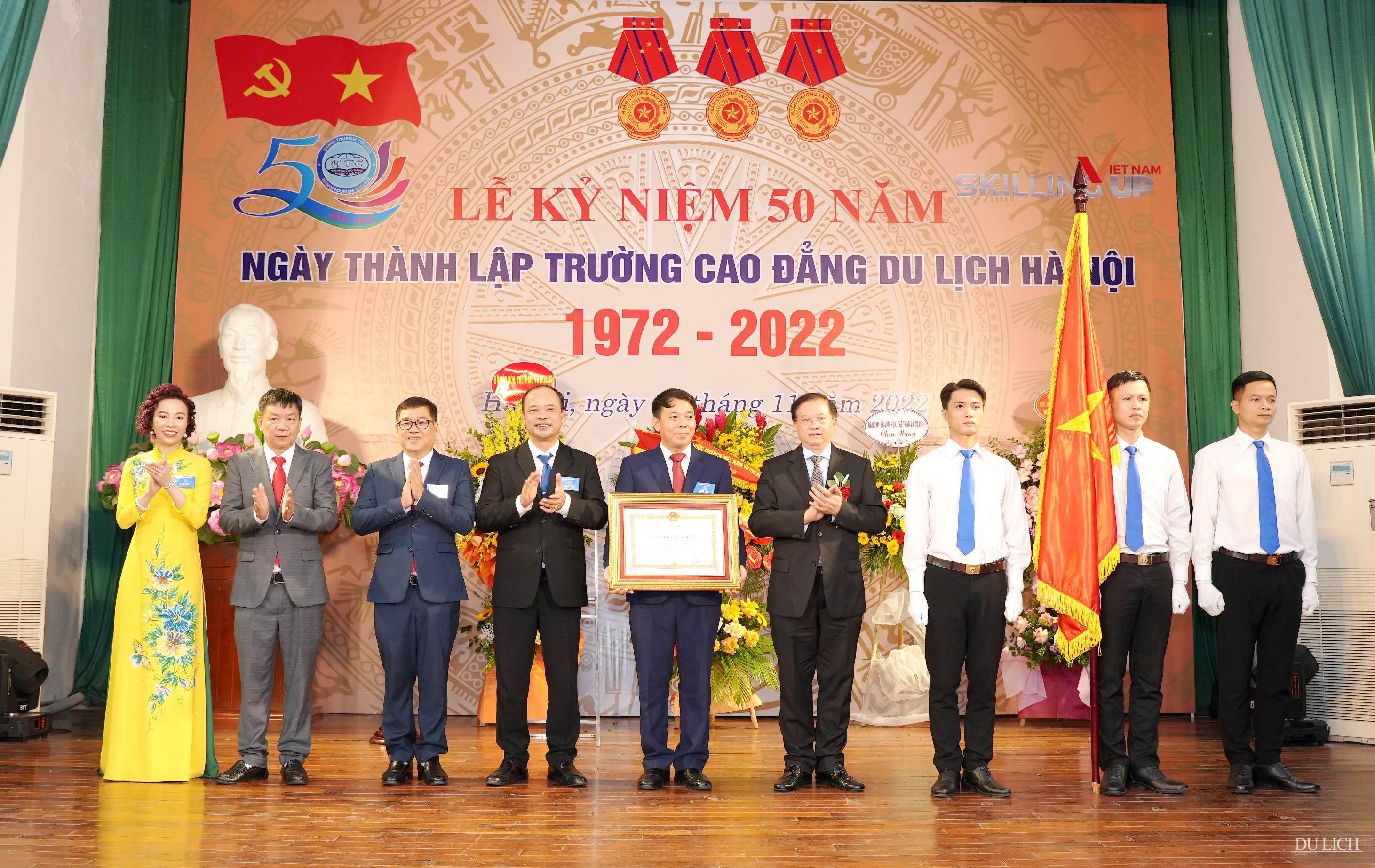 Trường CĐDL Hà Nội đón nhận Huân chương Lao động hạng Nhất (lần 2)